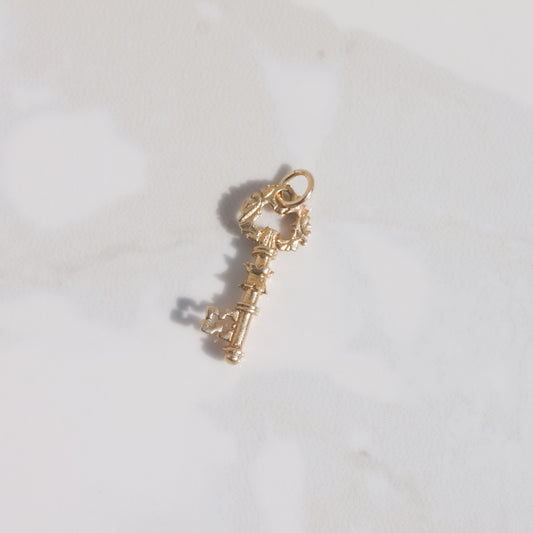 Vintage Key Charm 14k