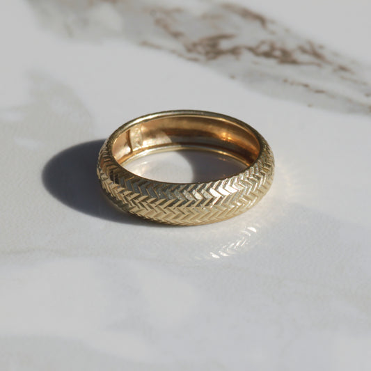 Vintage Chevron Band 14k Sz 8
