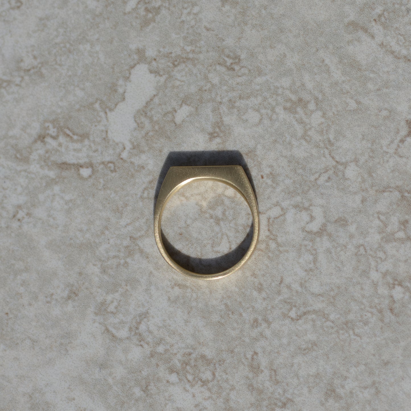 03: Bar Signet, multicolored sapphire