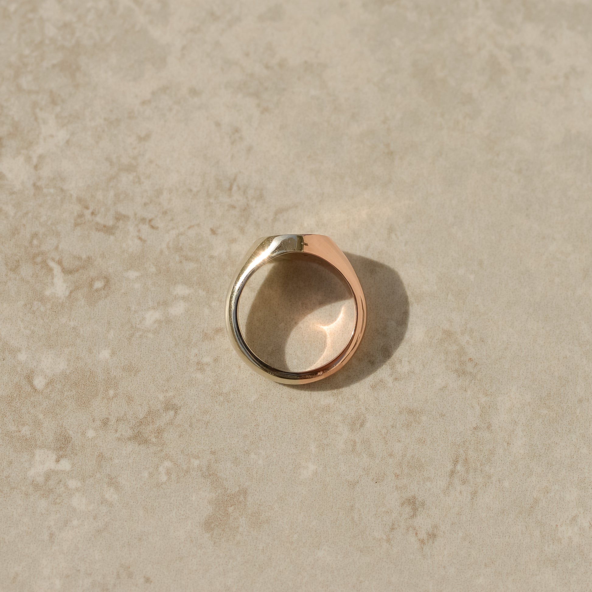 Yin-yang Signet