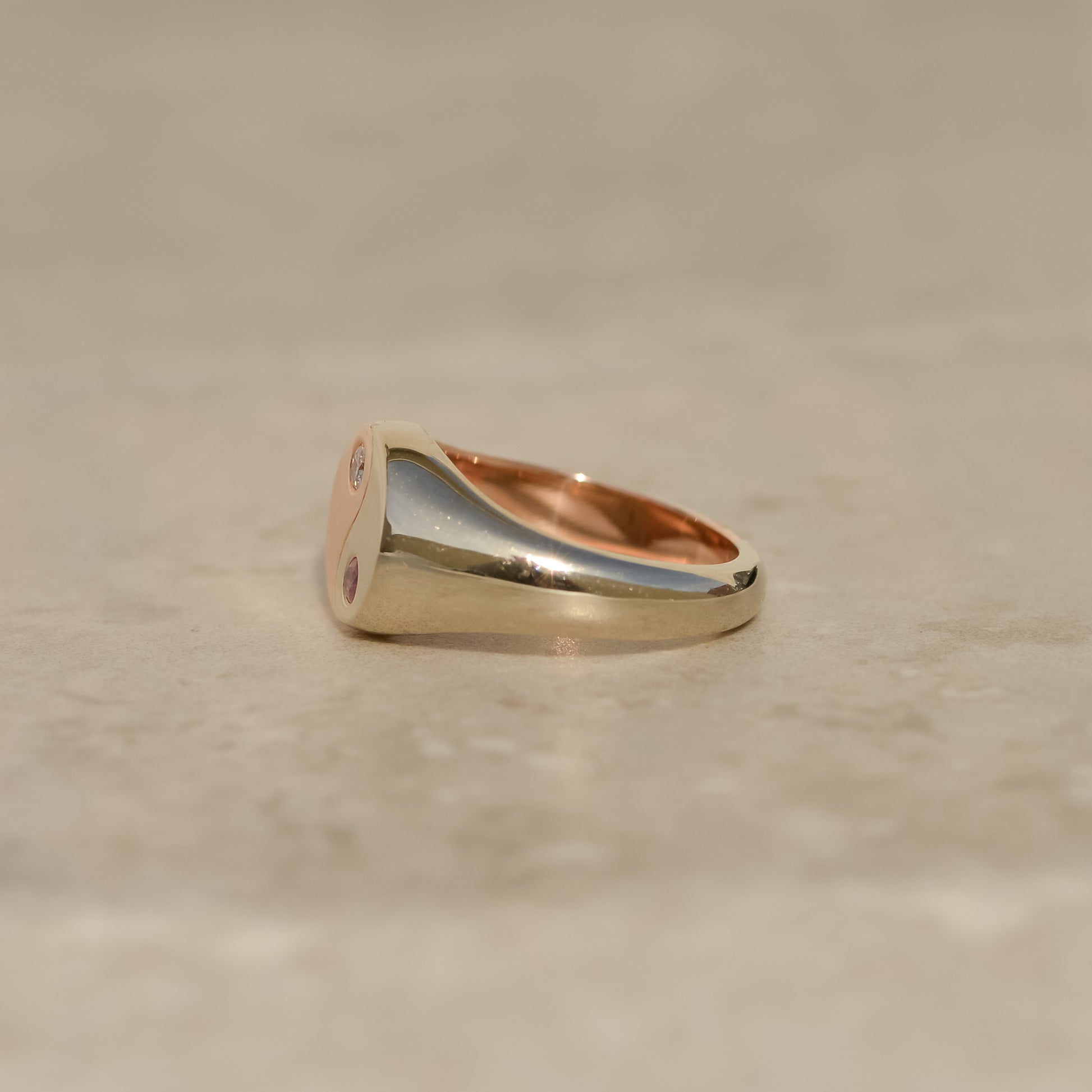 Yin-yang Signet