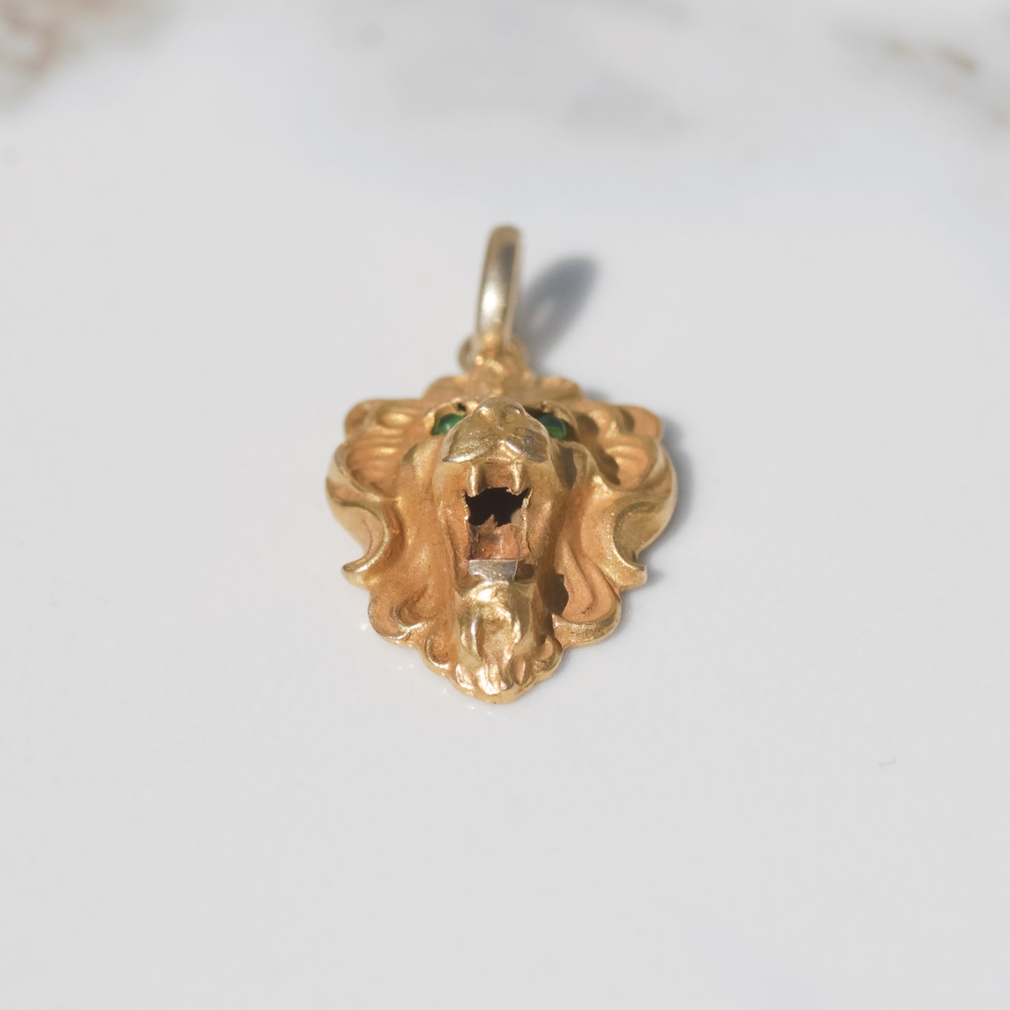 Antique Lion Charm 12k