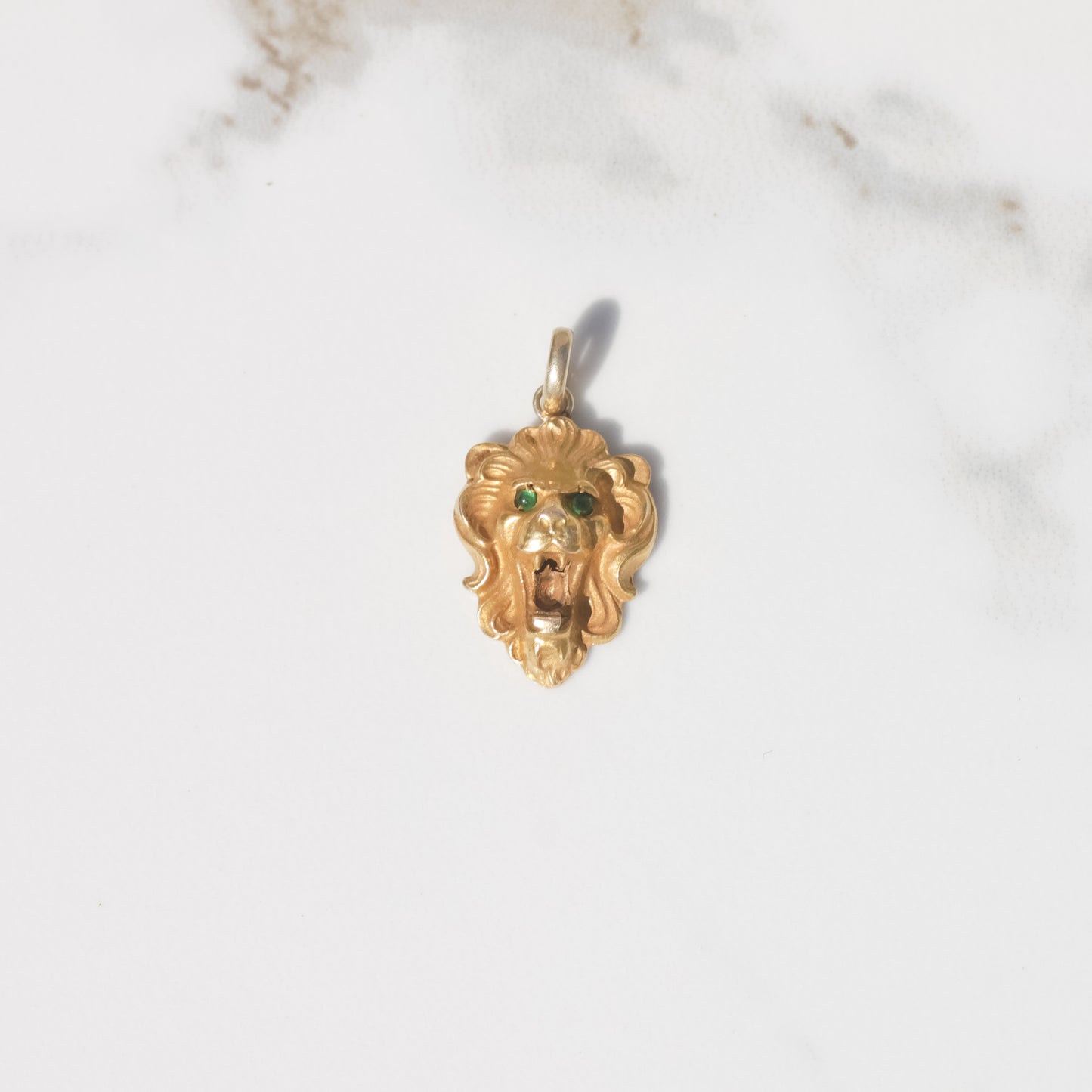 Antique Lion Charm 12k