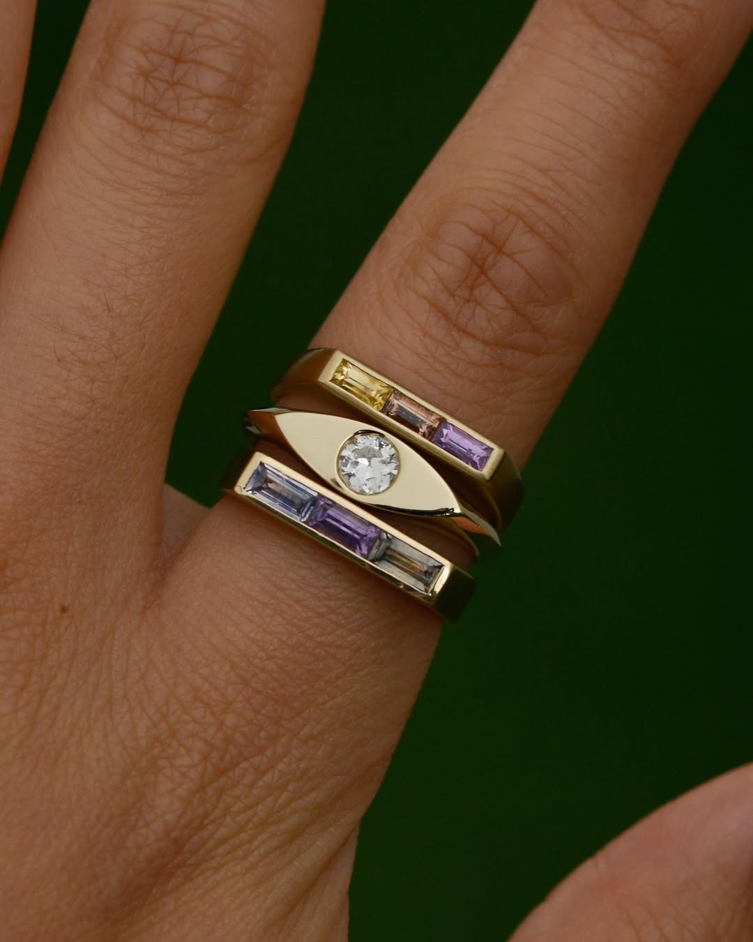 03: Bar Signet, multicolored sapphire