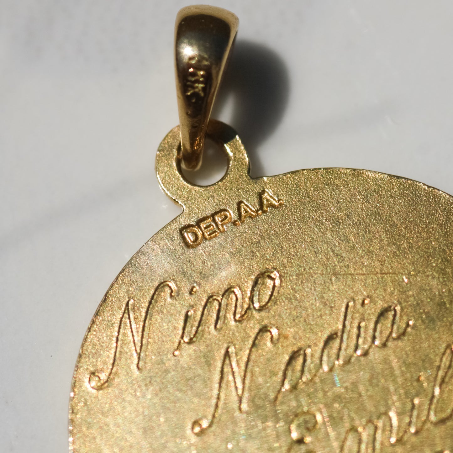 Vintage Augis UnoAErre Italian Love Medal 18k