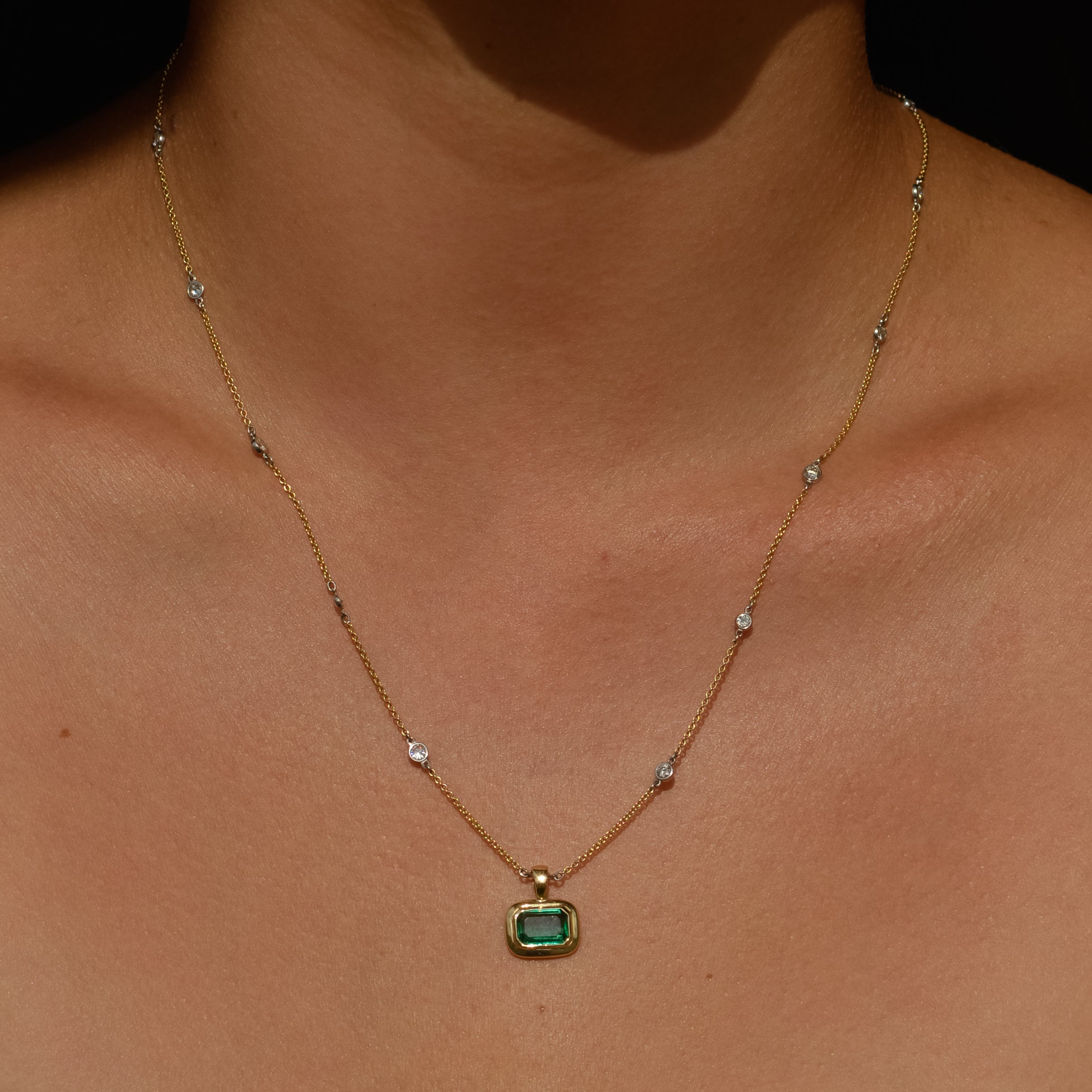 Bubble Bezel pendant, emerald