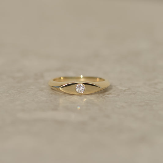 02: Diamond Eye Signet, gold