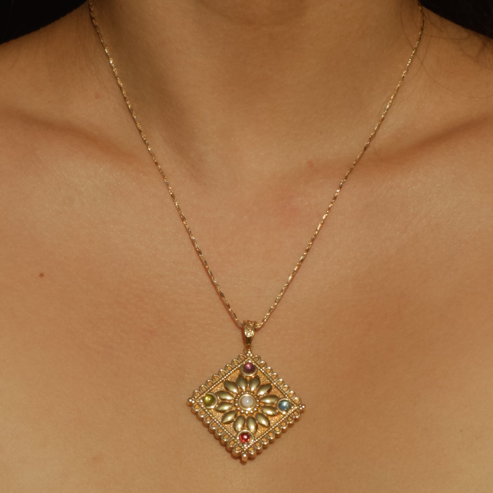 Vintage Floral Cabochon Gemstone Pendant 14k
