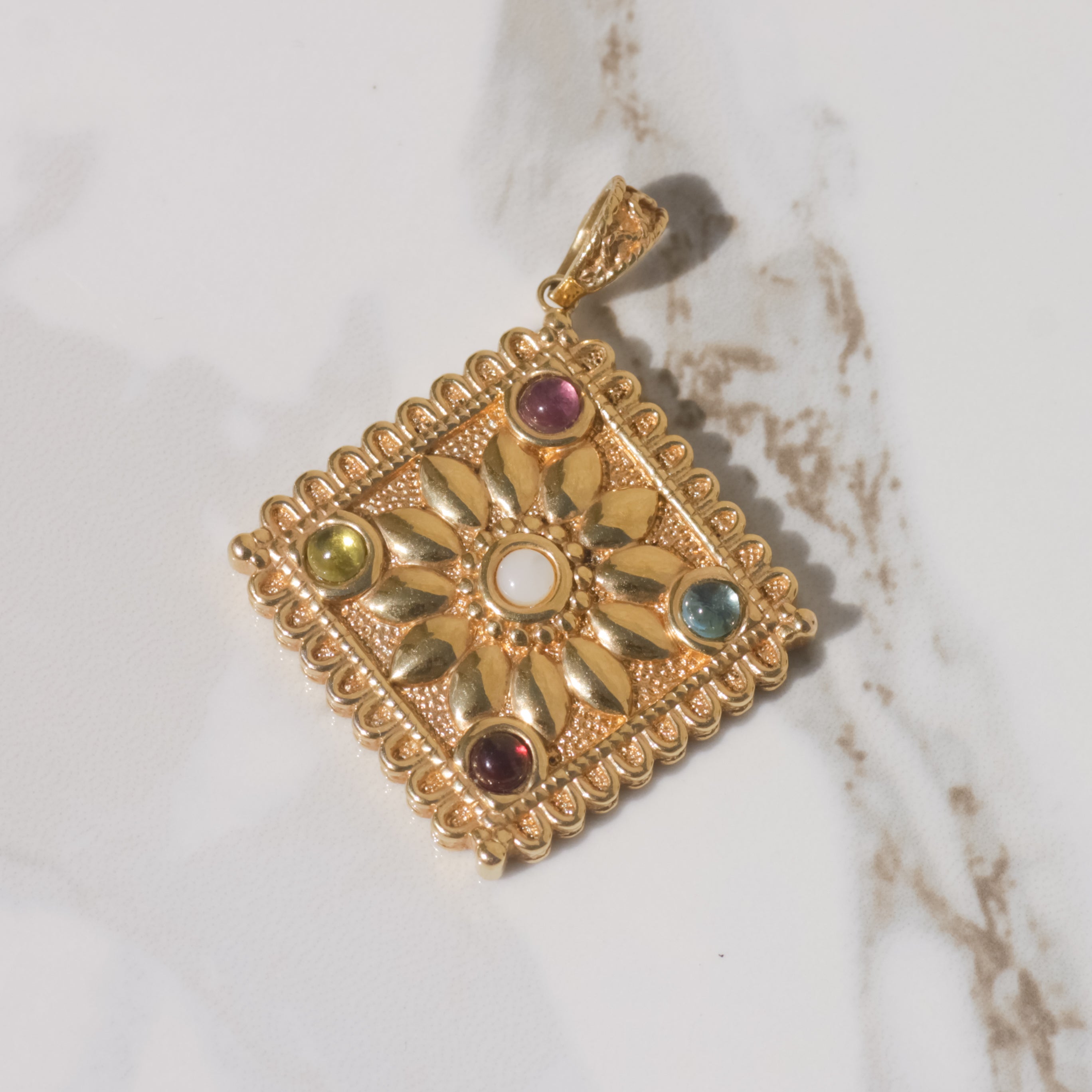 Vintage Floral Cabochon Gemstone Pendant 14k