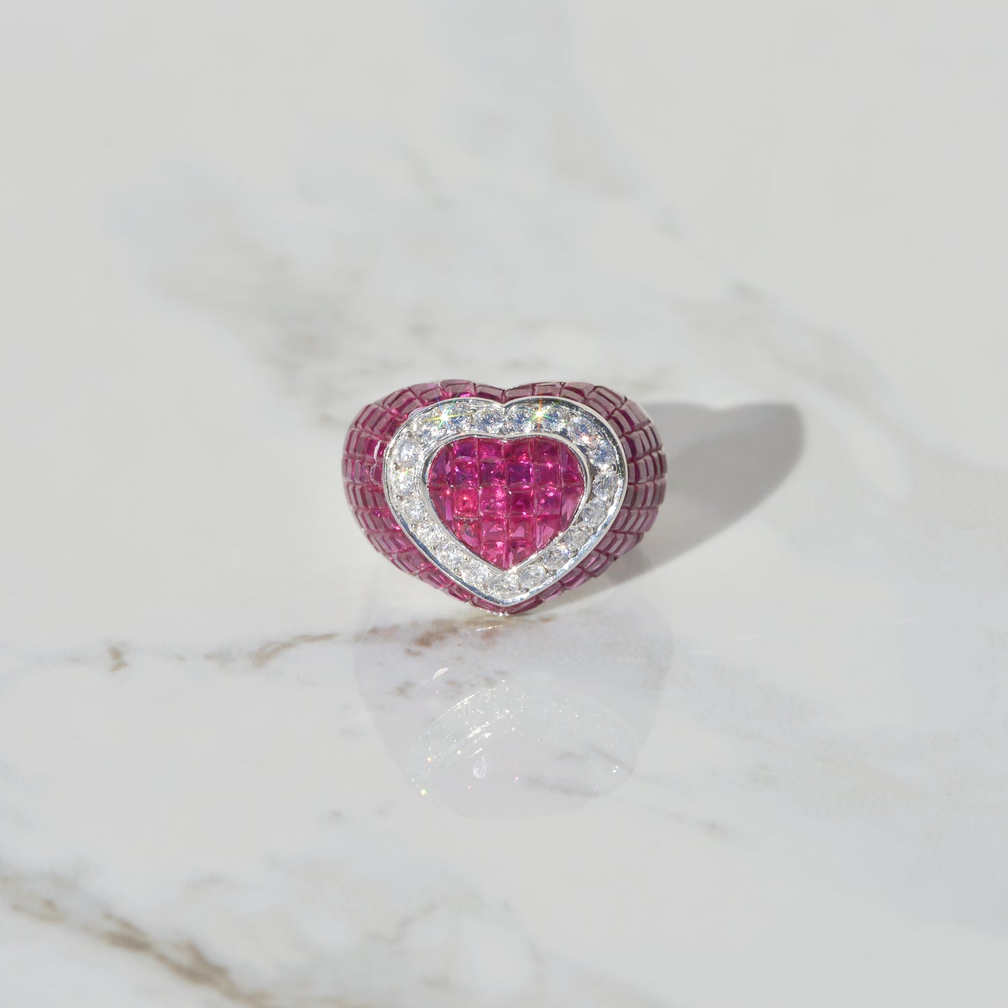 Vintage Invisible Set Heart Bombé Ring Sz 6 1/2 18k