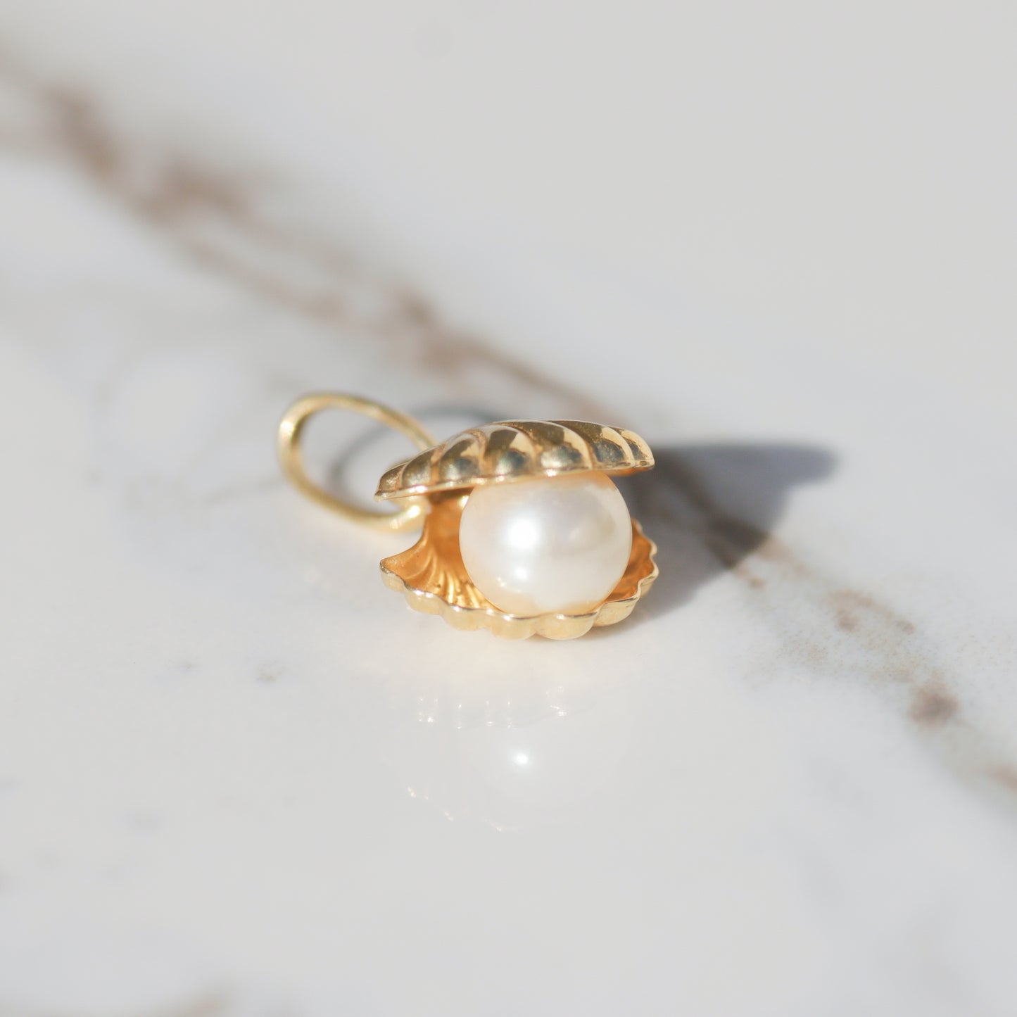 Vintage Clam with Pearl Charm 18k