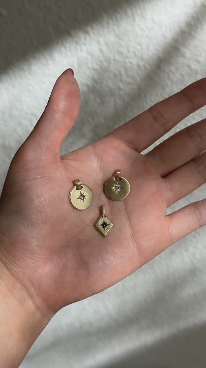 Round star-set charm, sapphire cabochon
