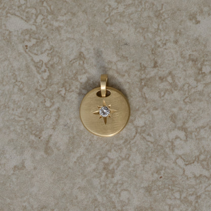 Round-shaped tag pendant with star set white round brilliant cut diamond