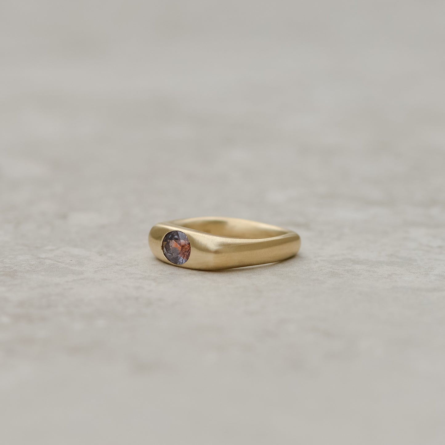 Seko Square Ring, Montana parti sapphire