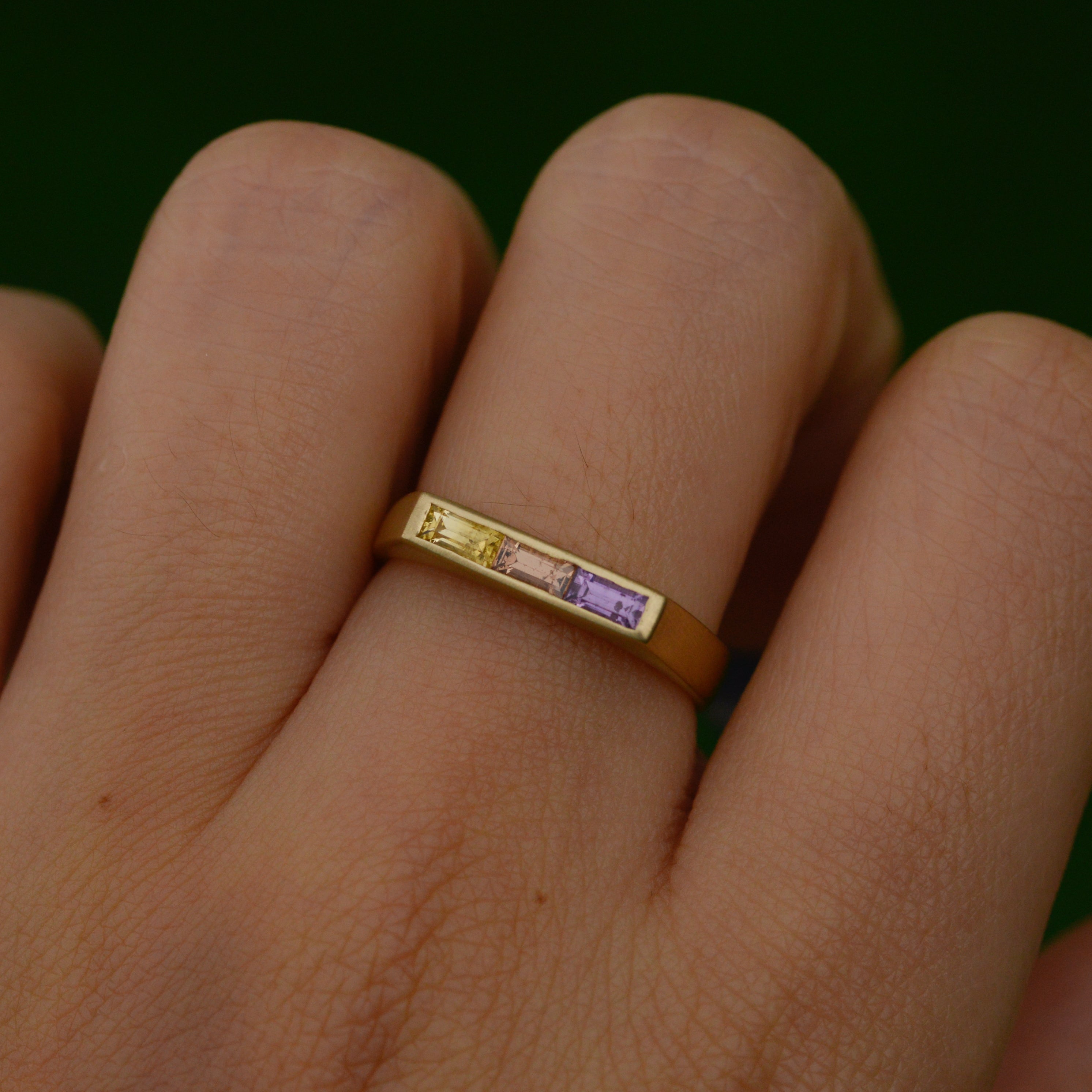 Bar Signet, multicolored sapphire