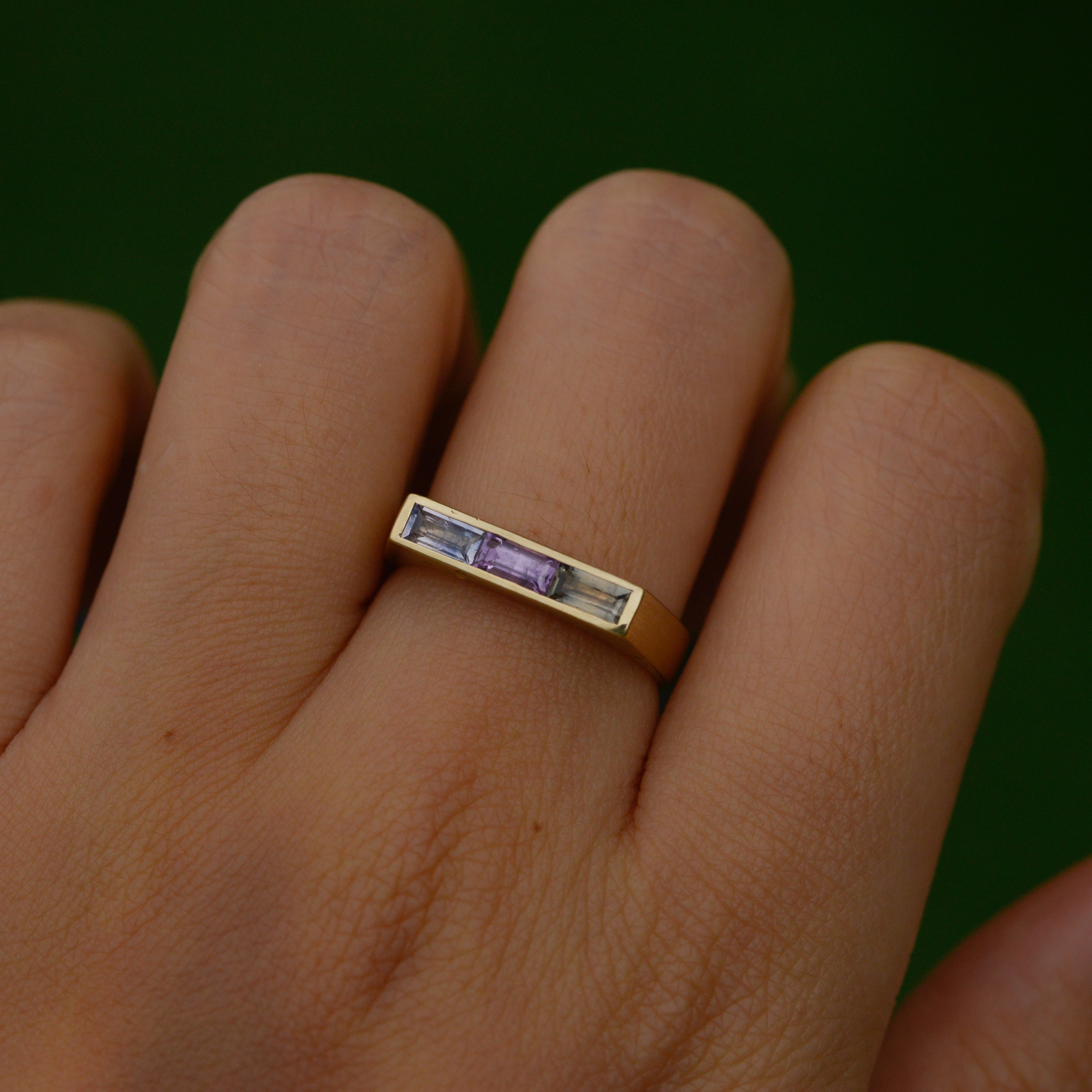 Bar Signet, multicolored sapphire