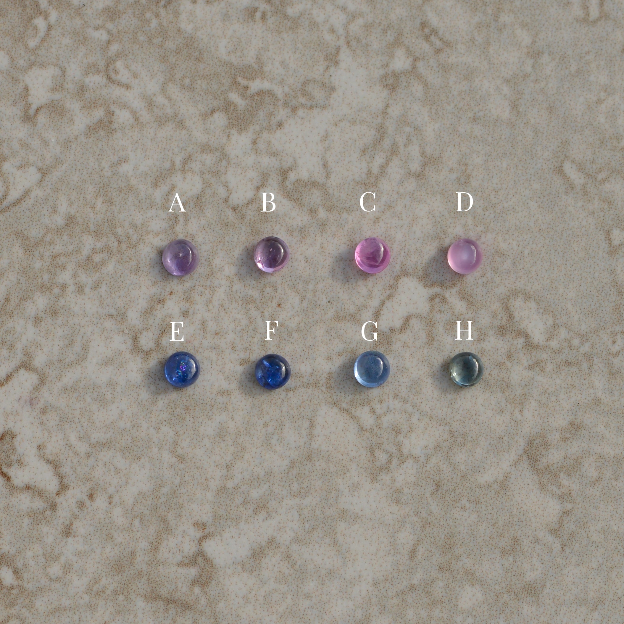 Round star-set charm, sapphire cabochon