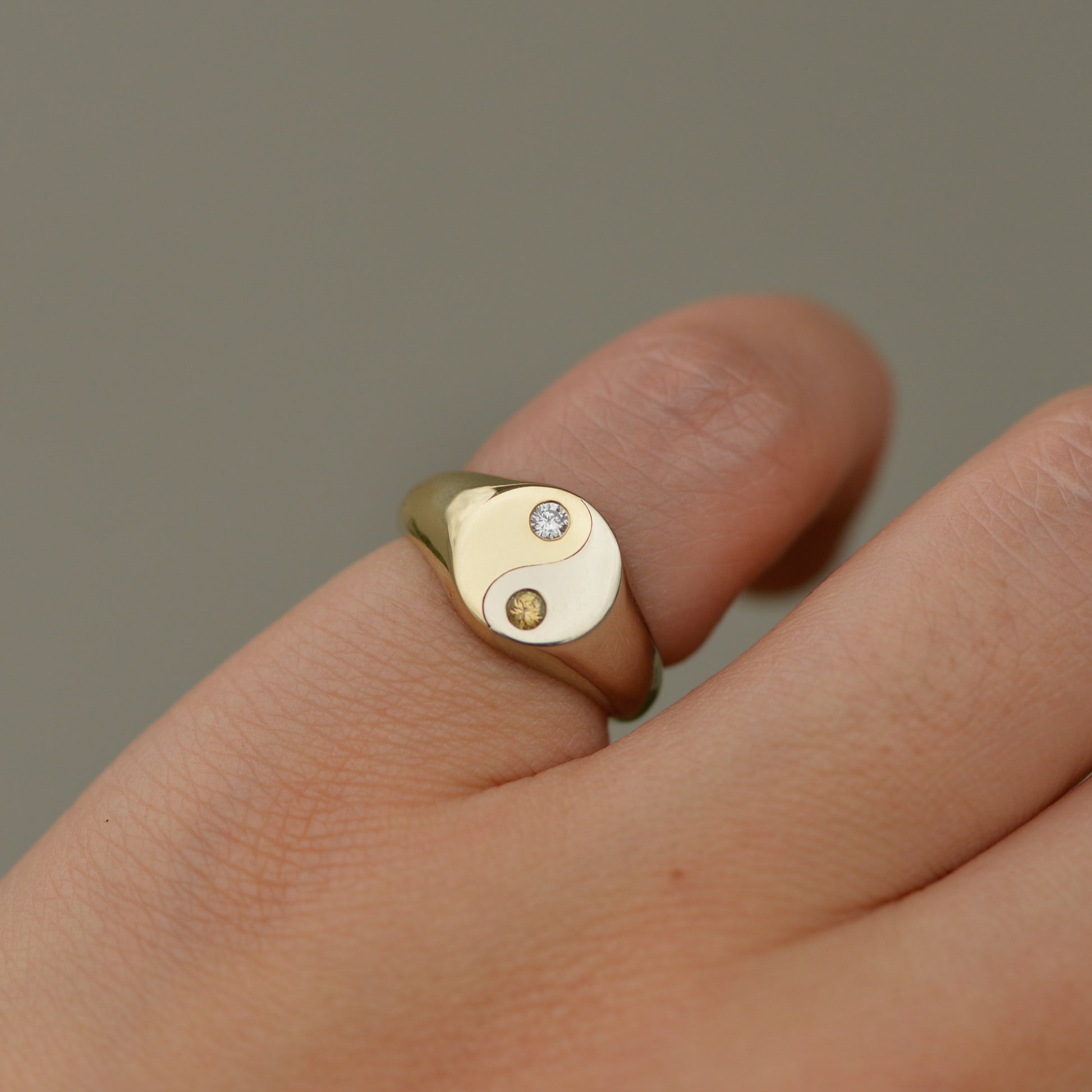 Yin-yang Signet