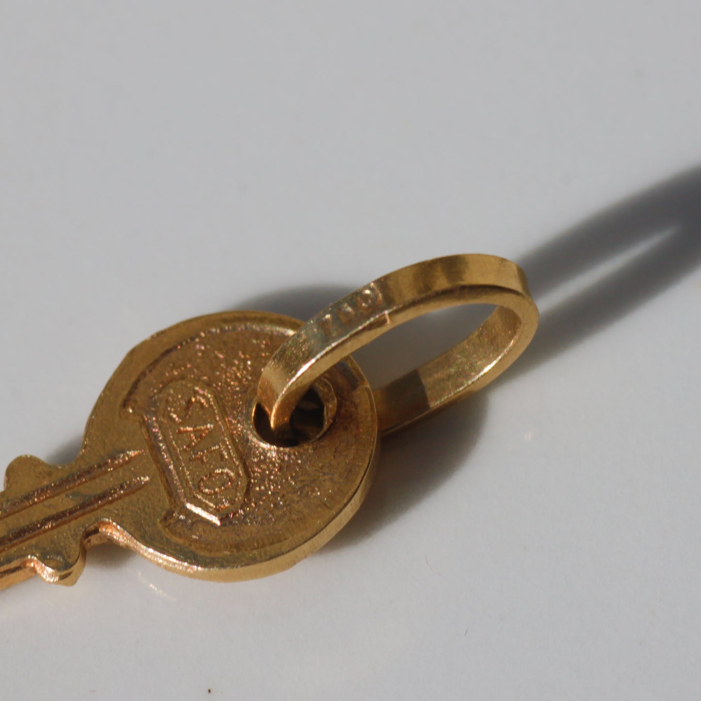 Vintage Key Pendant/Charm 18k Gold