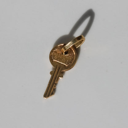 Vintage Key Pendant/Charm 18k Gold