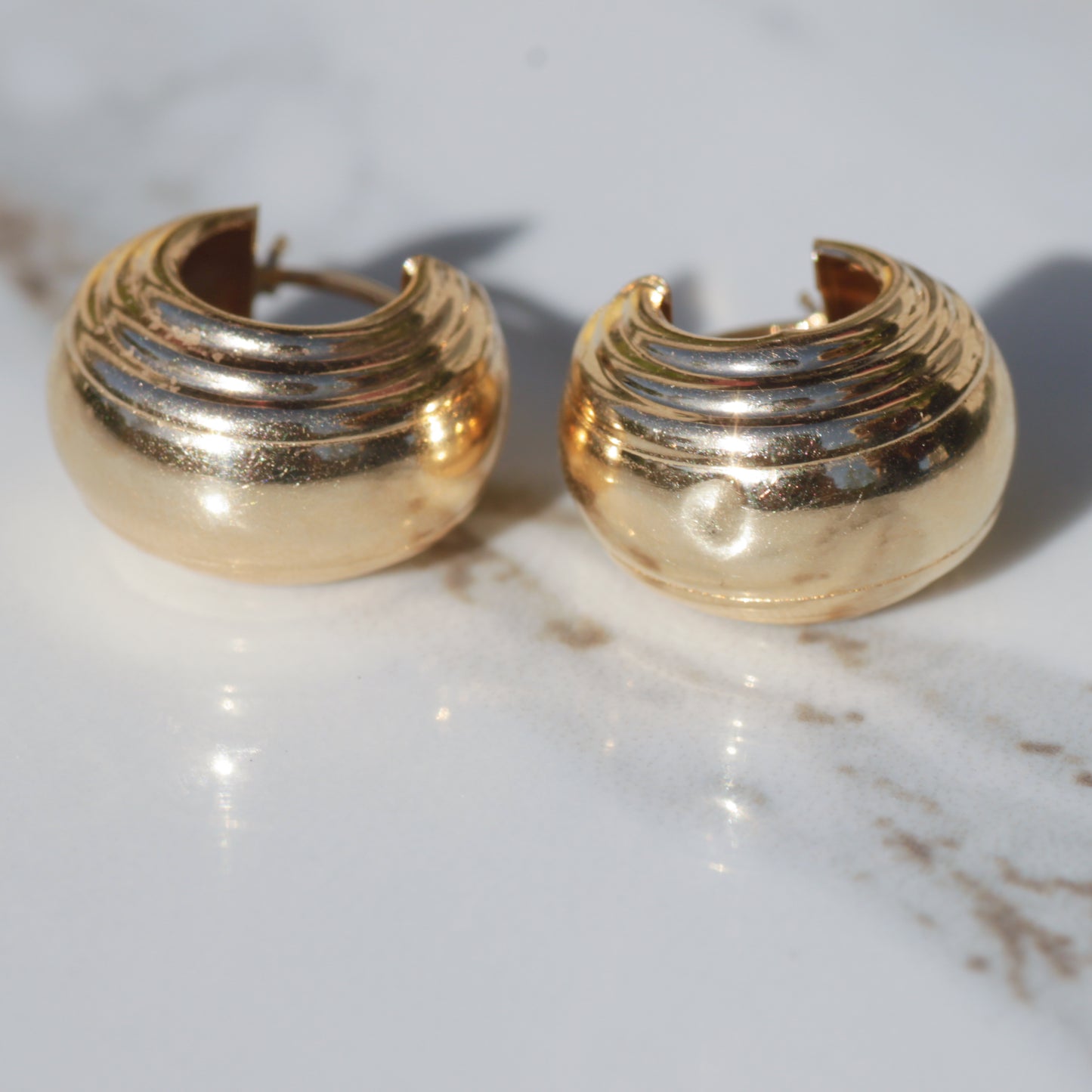 Vintage Ribbed Chunky Huggie Hoop Earrings 14k