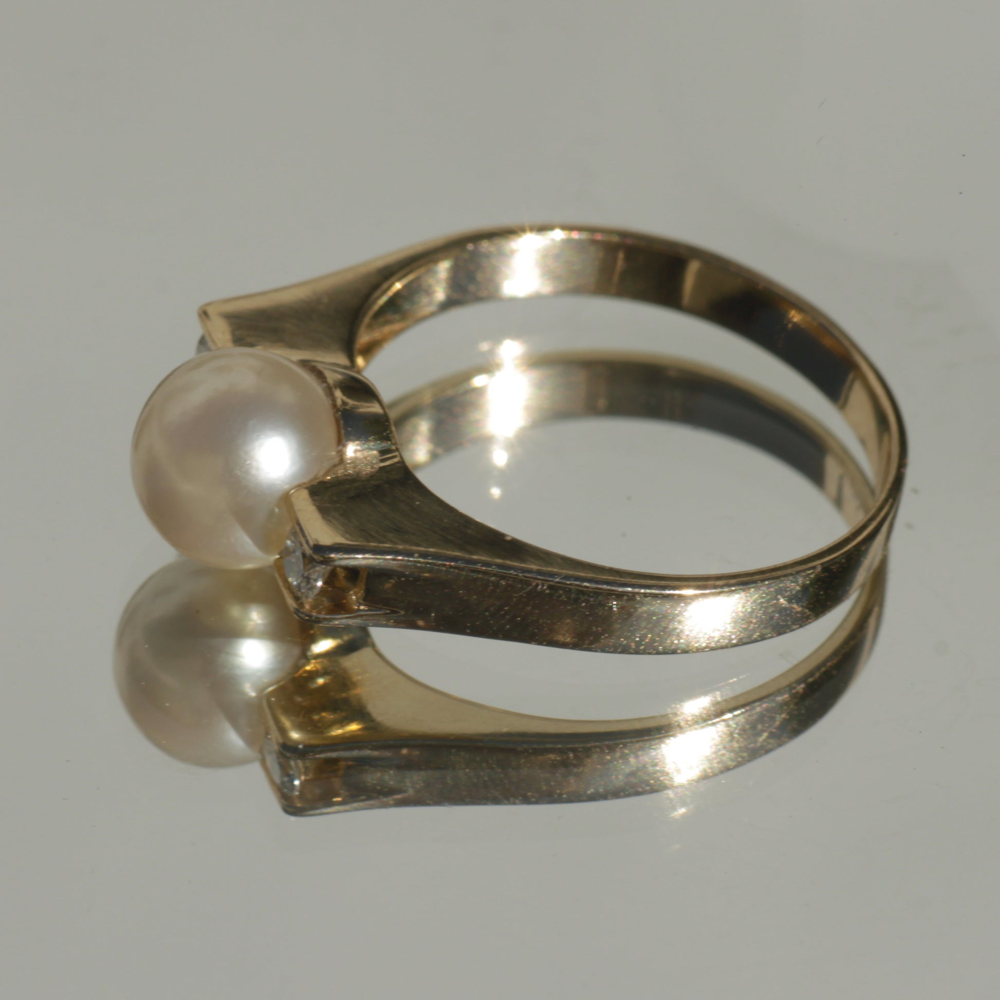 Vintage Pearl and Diamond Ring 14k Sz 8 1/2