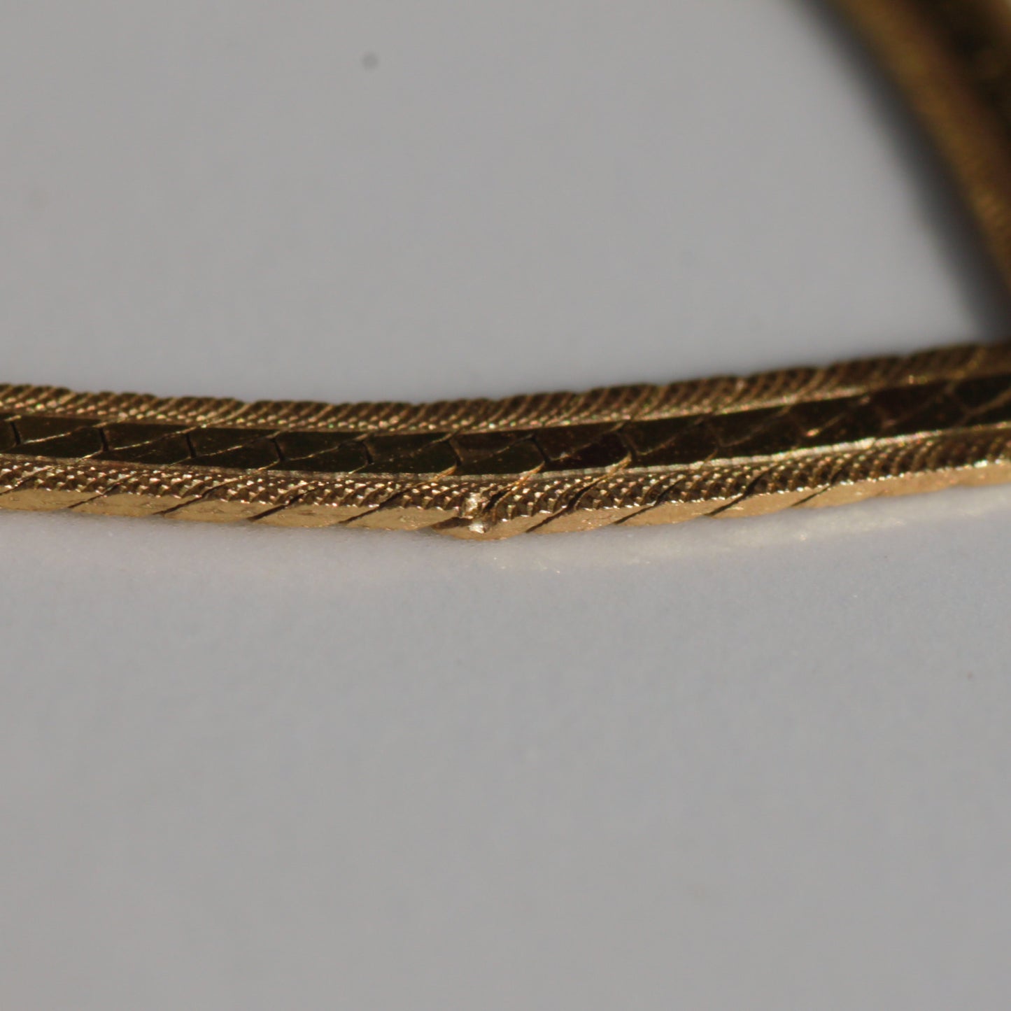 Vintage V Patterned Herringbone Choker 16.5" 14k Gold